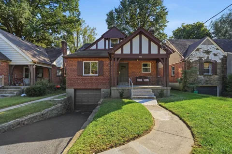 1127 W North Bend Dr