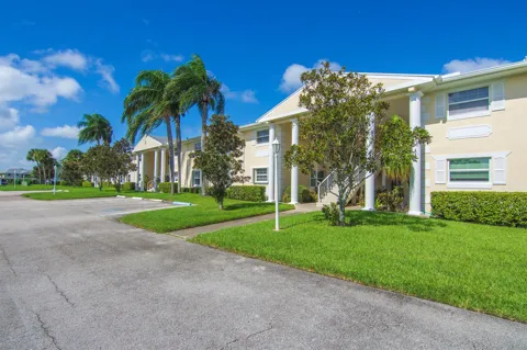 406 GROVE ISLE CIRCLE #406