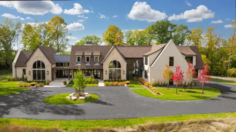 2295 Tamarack Drive