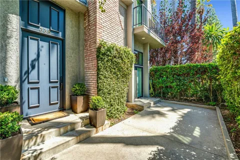 338 S Orange Grove