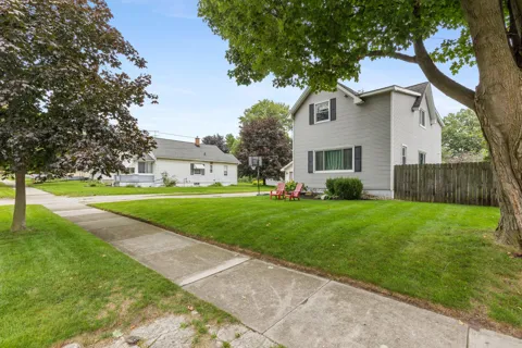 634 Burke Avenue NE