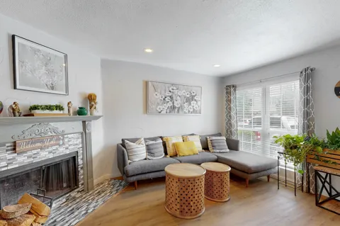 617 Carriagehouse Lane #3