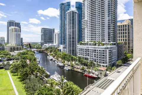 511 SE 5TH AVENUE #1116