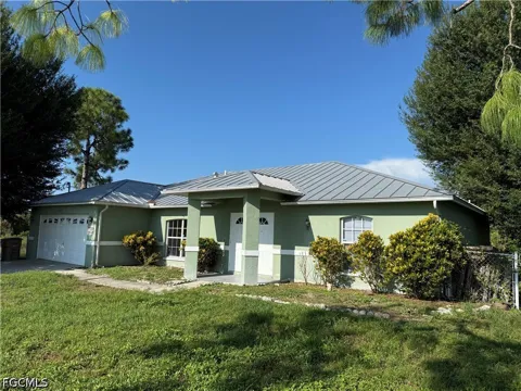 Carrillon Avenue S