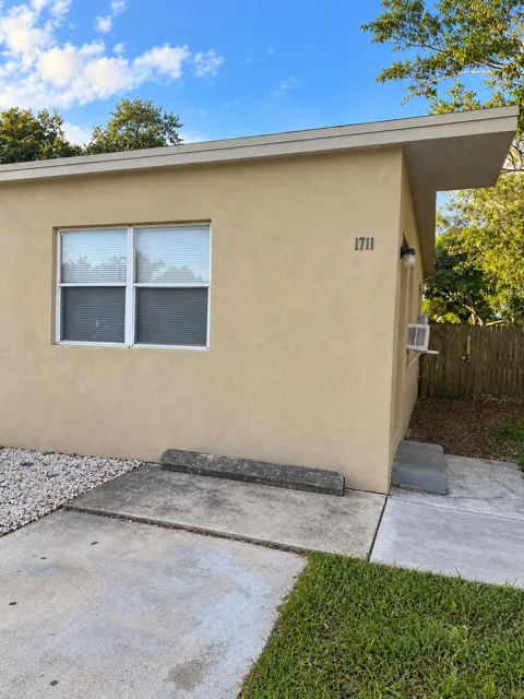1711 NW 7th Street