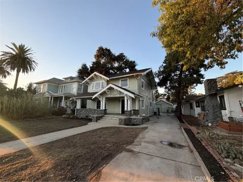 409 E Columbia