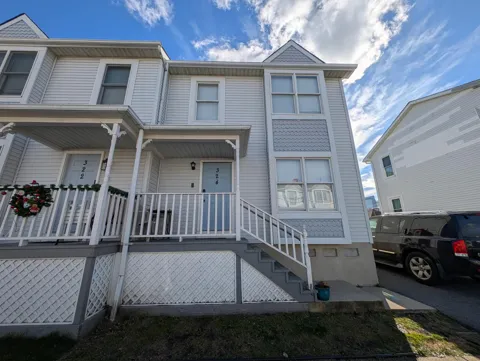 324 Beach Ave