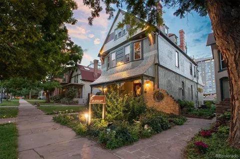 2151 Tremont Place