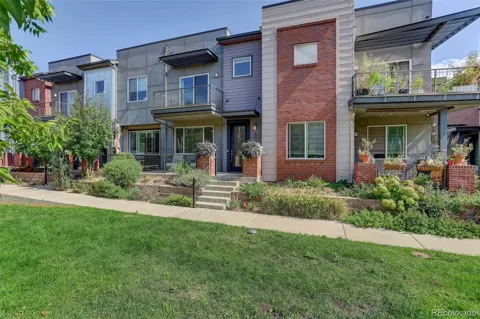 2033 W 67th Place