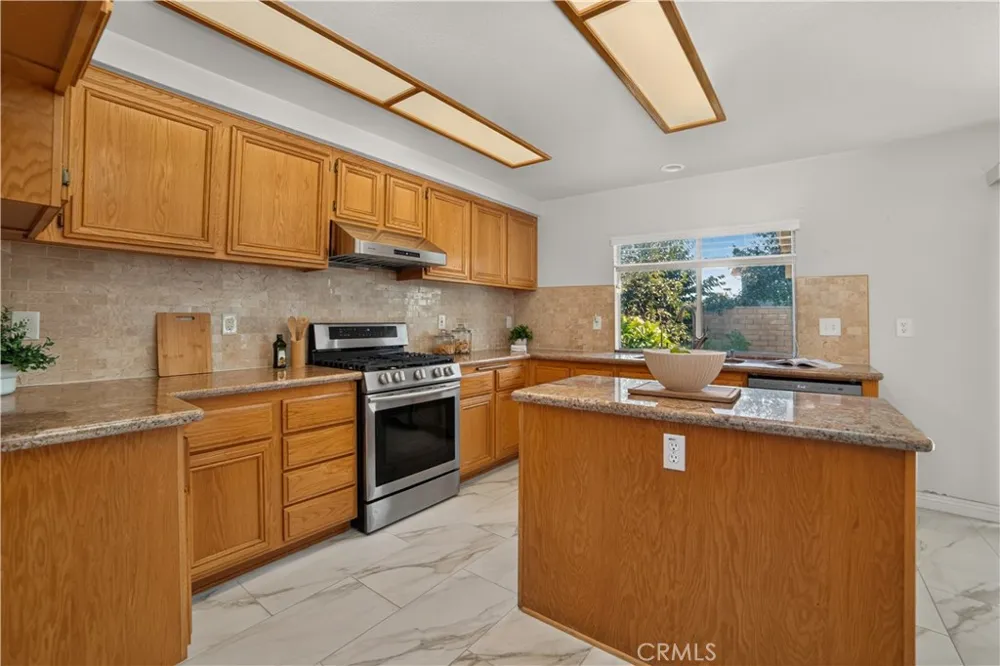 580 E Hazeltine Ontario, CA 91761
