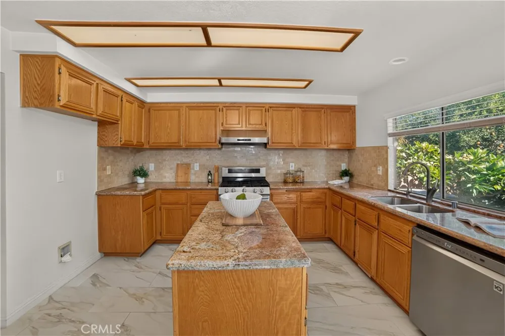 580 E Hazeltine Ontario, CA 91761