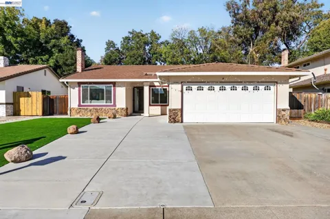 32245 Chechester Dr