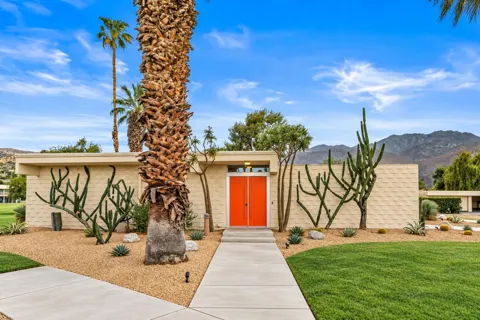 133 Desert Lakes Drive