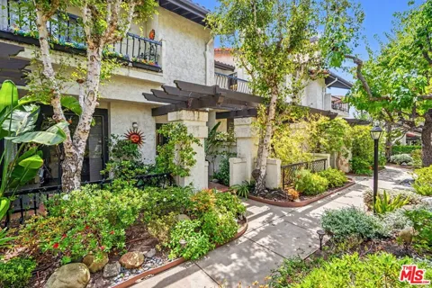 17204 Palisades Circle