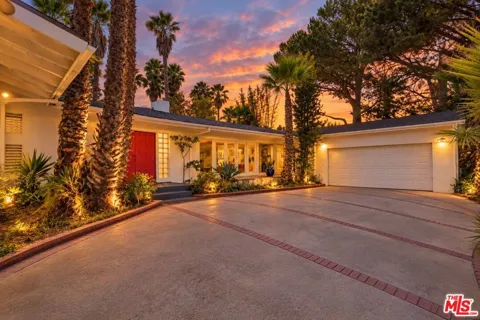 8364 Mulholland Drive