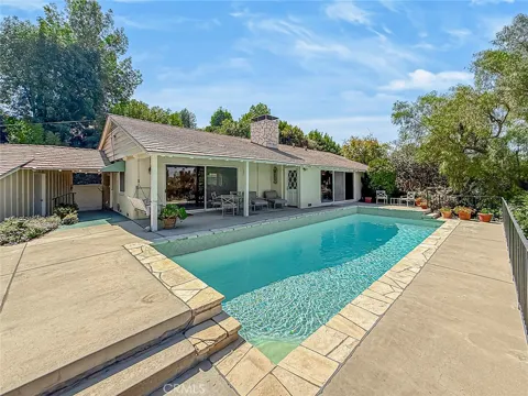 5015 Casa Dr.