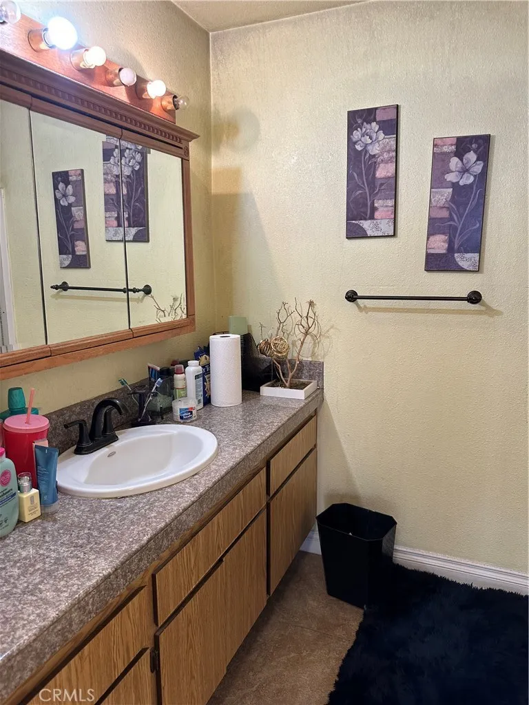 1806 Vineyard Ontario, CA 91764