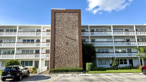 4058 HARWOOD E