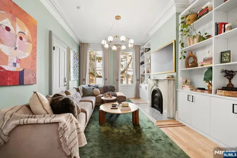 247 2nd Street 1