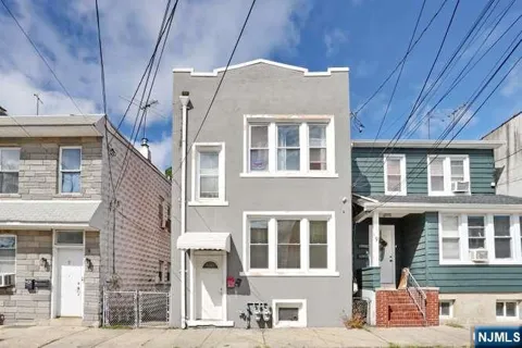 7 Farnham Avenue 1st Floor
