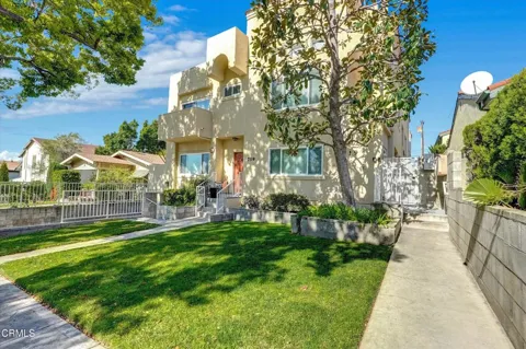719 E Tujunga #D