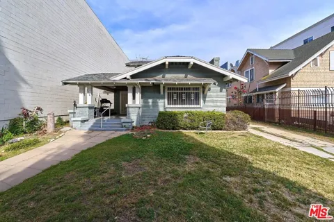 1016 S Oxford Avenue