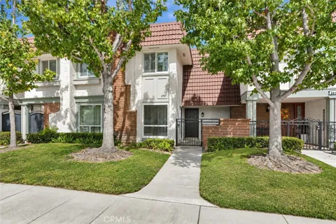 6907 Orangewood