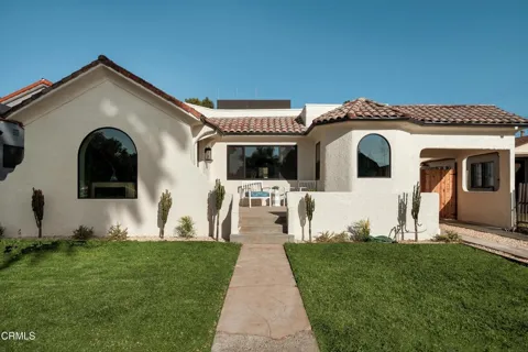3044 Hillcrest Drive