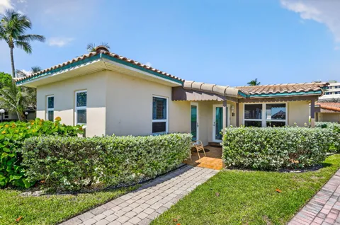 1225 HILLSBORO MILE #B2