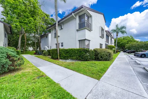 3147 Cocoplum Circle
