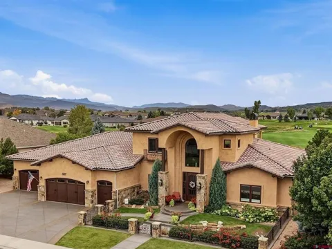 832 Courthouse Peak Lane