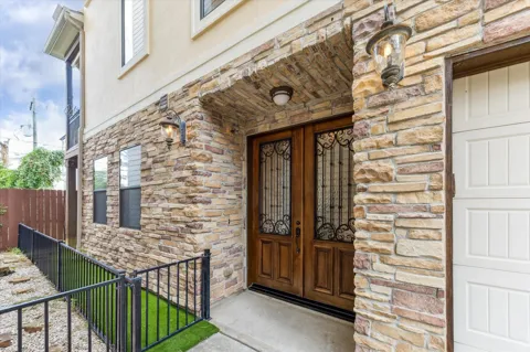 1512 Thompson Street #3