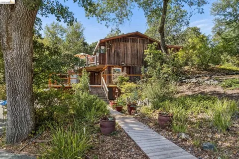 3625 Madrone Dr