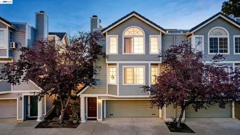 2207 Parnassus Ct