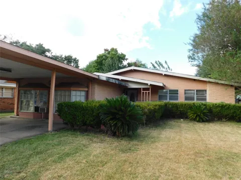 402 Cavalier Lane