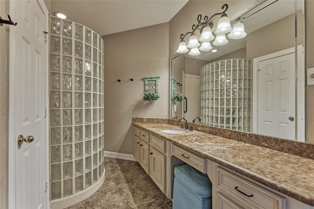 43 Winterhaven Lane Montgomery, TX 77356