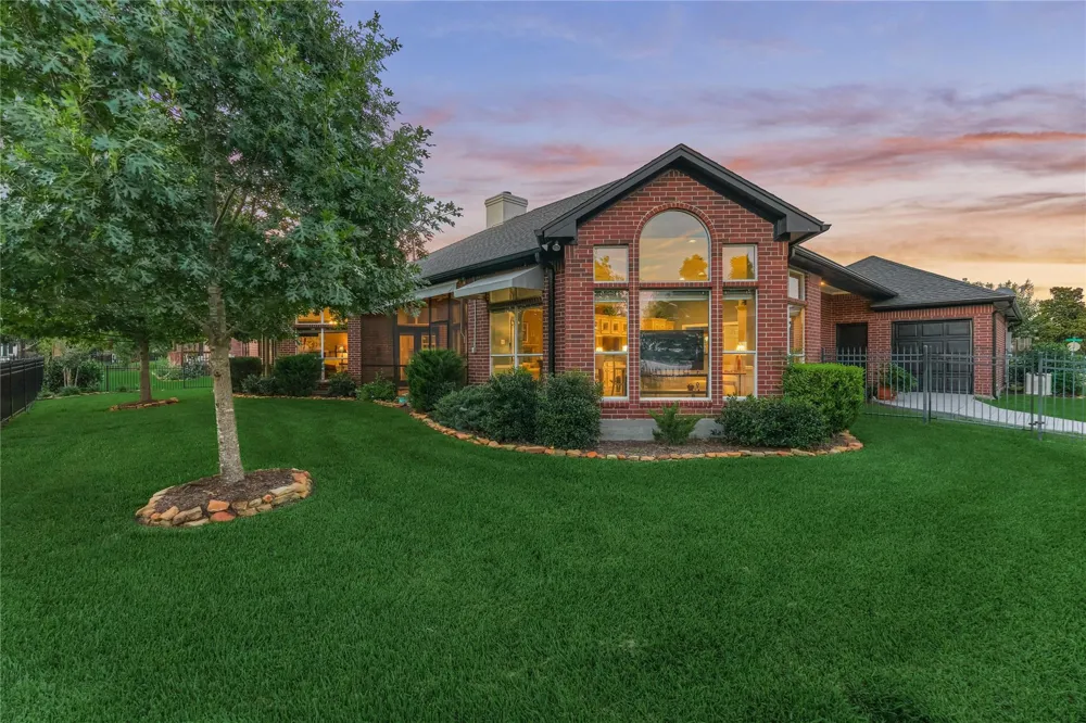 43 Winterhaven Lane Montgomery, TX 77356