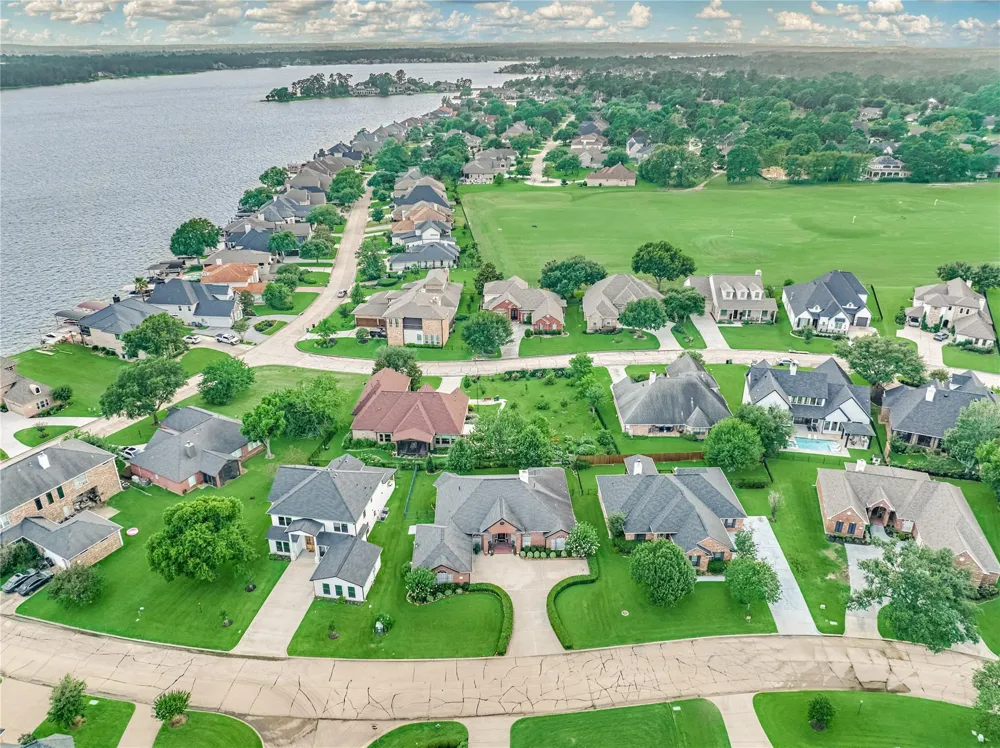 43 Winterhaven Lane Montgomery, TX 77356