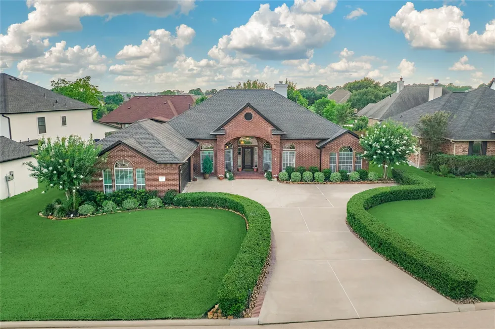 43 Winterhaven Lane Montgomery, TX 77356