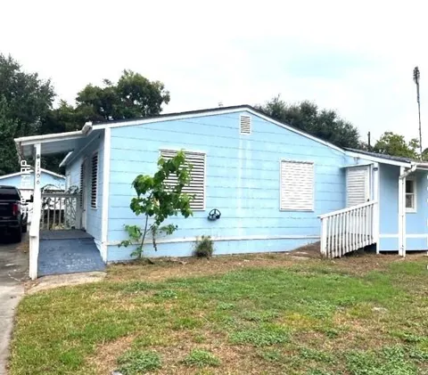 1106 11th 1/2 Street