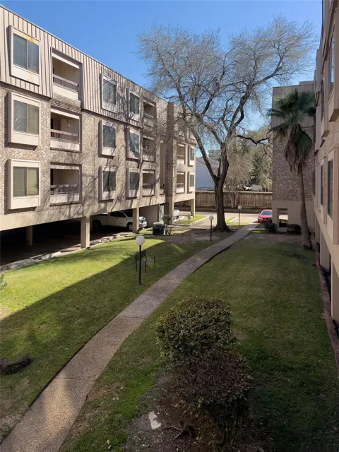2209 S Braeswood Boulevard #32G