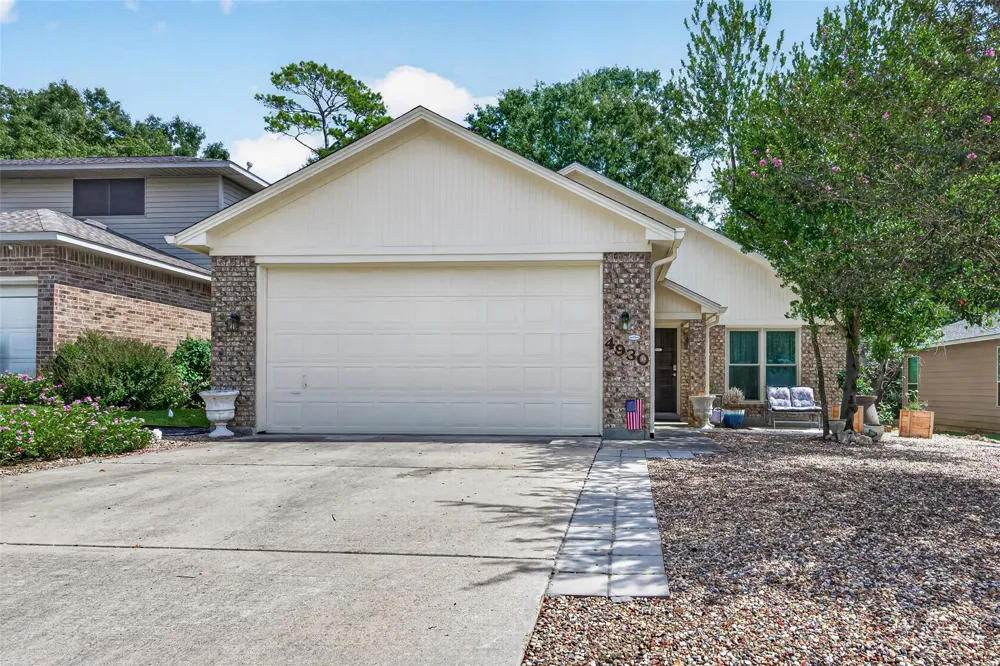 4930 Pleasure Lake Lane Willis, TX 77318