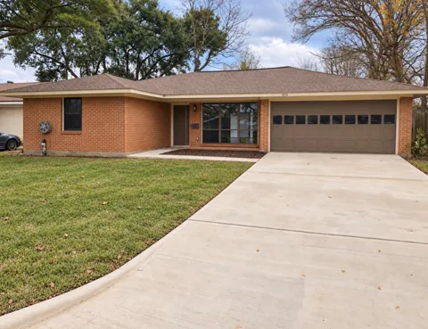 904 Sherwood Drive