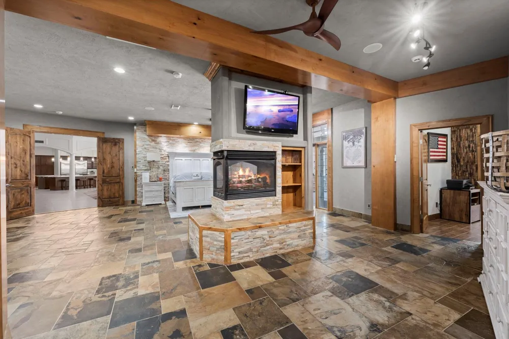 40 La Jolla Circle Montgomery, TX 77356