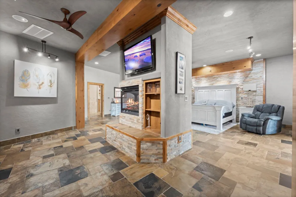 40 La Jolla Circle Montgomery, TX 77356