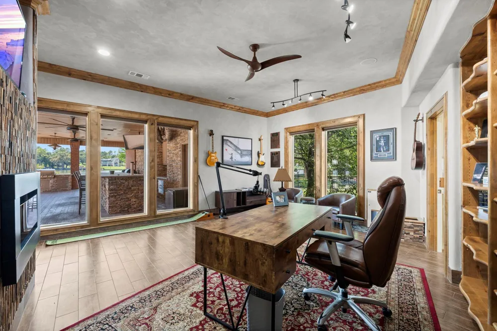 40 La Jolla Circle Montgomery, TX 77356