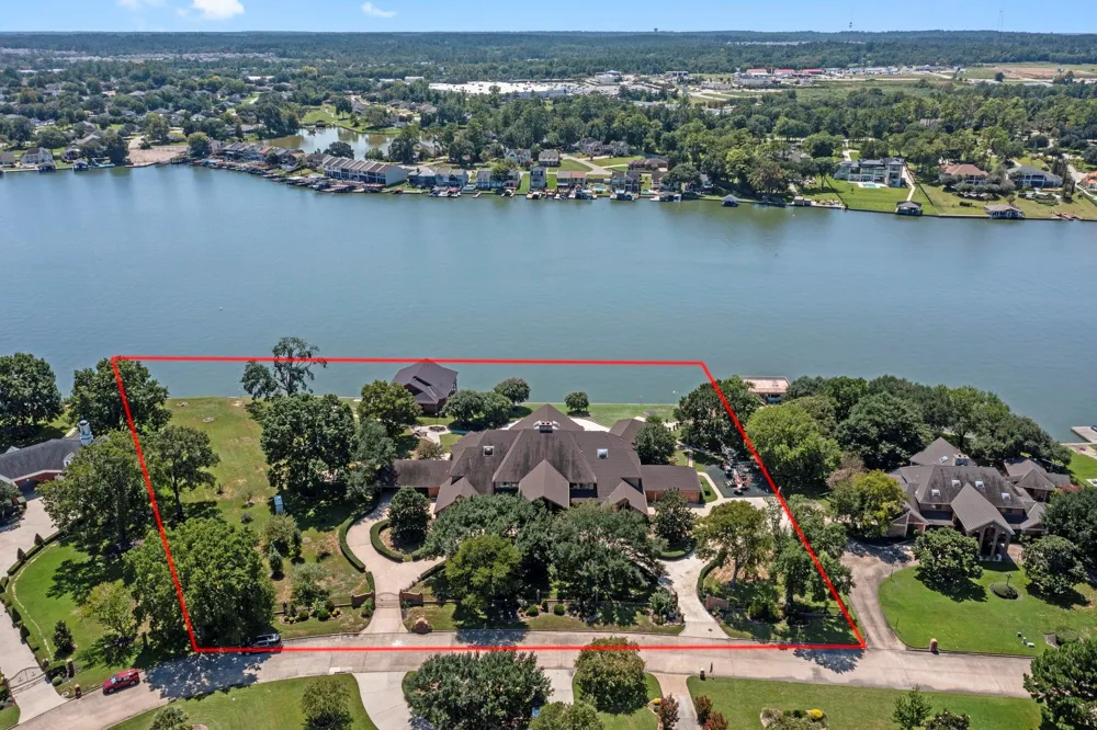 40 La Jolla Circle Montgomery, TX 77356