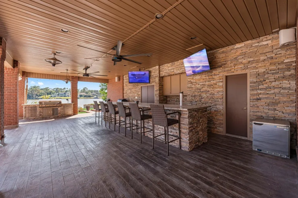 40 La Jolla Circle Montgomery, TX 77356