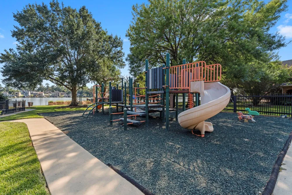 40 La Jolla Circle Montgomery, TX 77356
