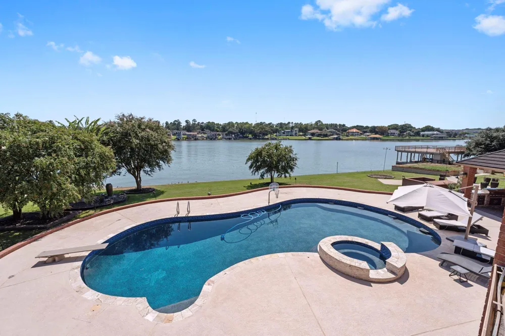 40 La Jolla Circle Montgomery, TX 77356